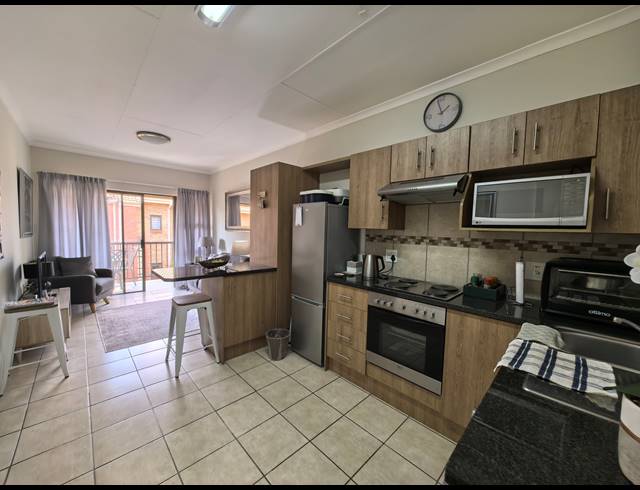 1 BEDROOM TOWNHOUSE FOR SALE IN OLIVEDALE